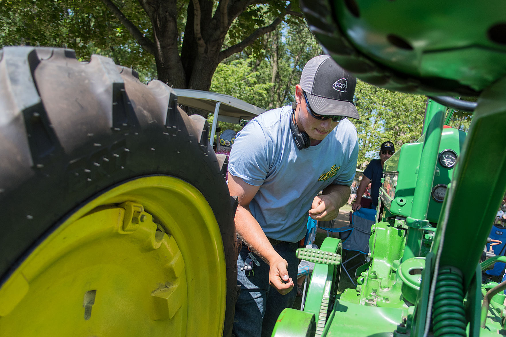 Threshing Bee 10